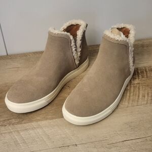 Brand New Lucky Brand Women's Tan Slip-On Shoes with Faux Fur Lining size 6 1/2